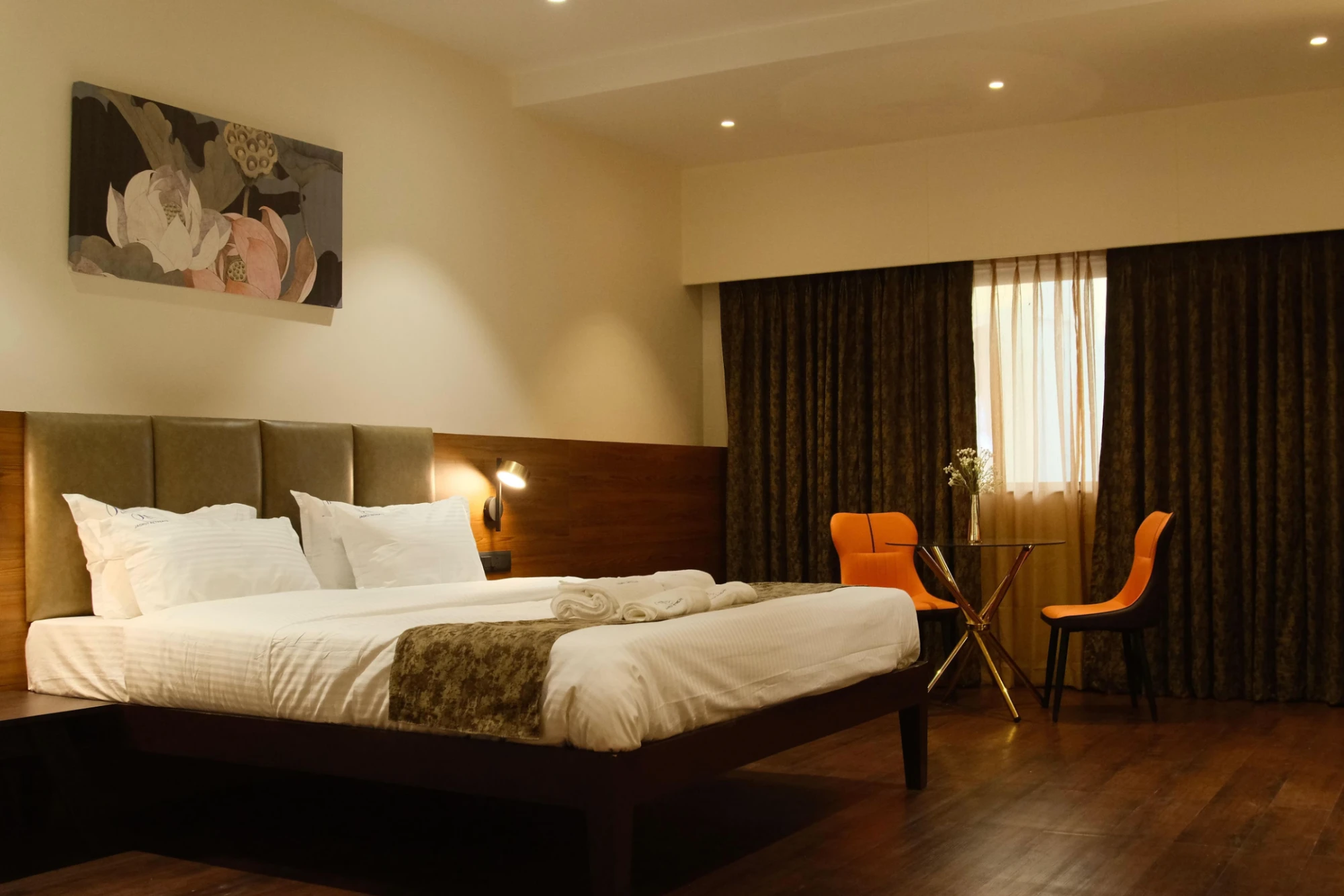 Executive room with king bed and lounge chairs